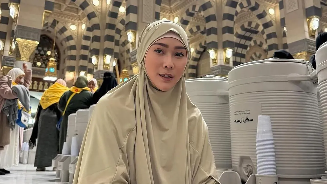 Penyanyi dangdut Inul Daratista diketahui memang seorang majikan yang tidak lokek dan selalu menjaga pekerjanya dengan baik. Selain selalu memberi hadiah, Inul juga melakukan amal jariah dengan menghantar para pekerja menunaikan umrah dan haji._Gempak