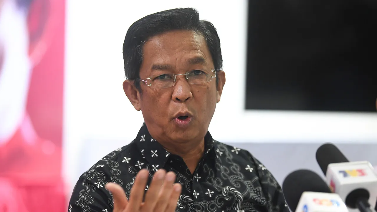 SEREMBAN, 28 April -- Pengerusi Perhubungan UMNO negeri Datuk Seri Jalaluddin Alias bercakap pada sidang media berhubung perubahan sokongan politik melibatkan pentadbiran negeri di Wisma UMNO hari ni.  --fotoBERNAMA (2026) HAK CIPTA TERPELIHARA