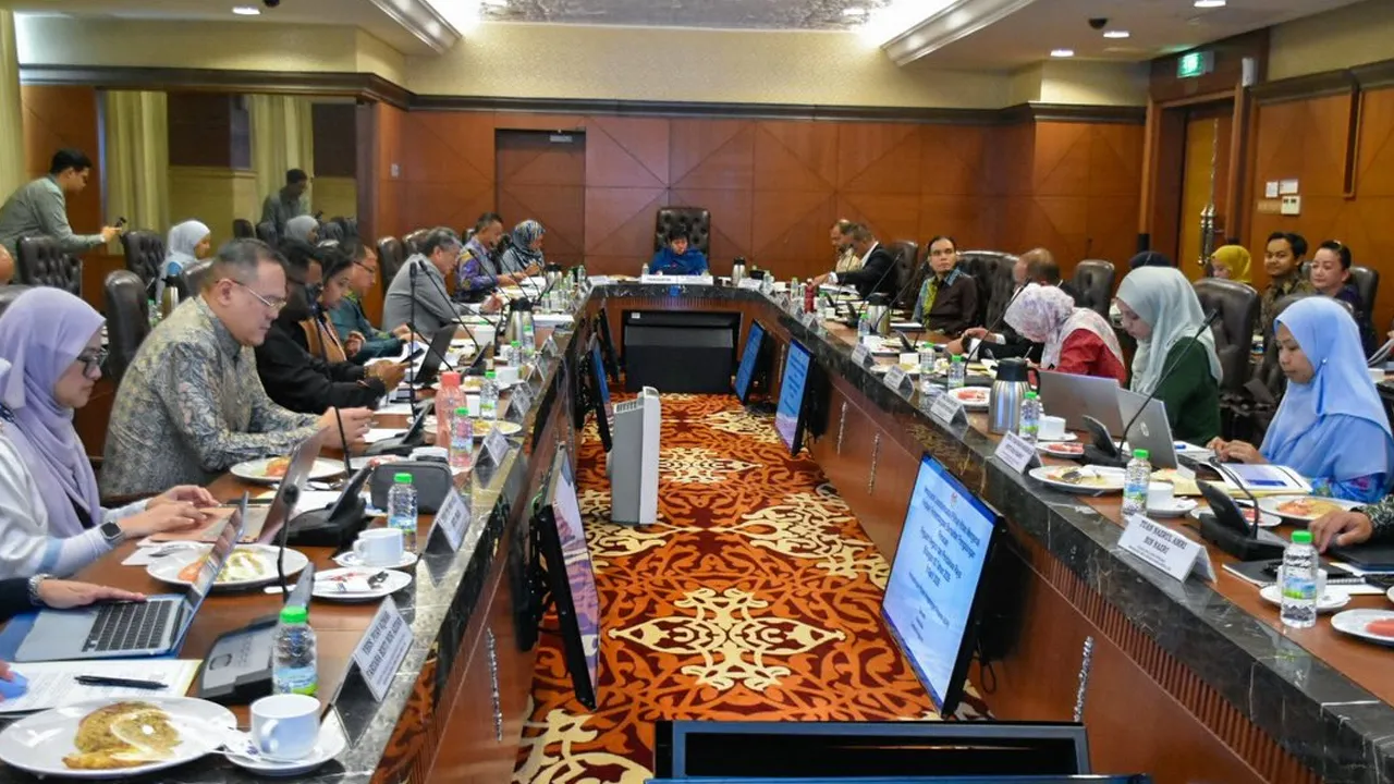 Semalam saya telah pengerusikan mesyuarat kedua JKPK mengenai pengasingan peranan Peguam Negara dan Pendakwa Raya telah berlangsung semalam—meneruskan usaha reformasi institusi yang lebih telus dan berintegriti.