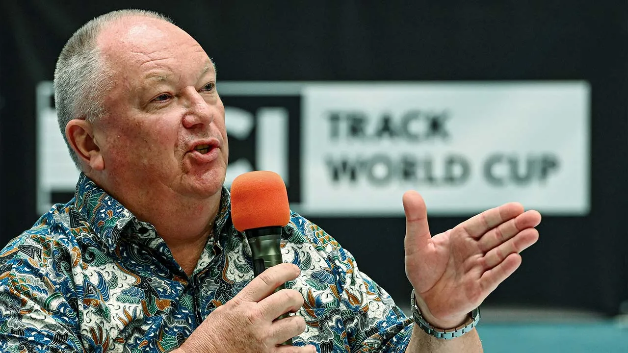 NILAI, 20 April -- Pengarah Teknikal Program Berbasikal Negara John Beasley menjawab pertanyaan wartawan semasa sidang media Kejohanan Piala Dunia Berbasikal Trek 2026 di Velodrom Nasional Nilai, hari ini.  --fotoBERNAMA (2026) HAK CIPTA TERPELIHARA