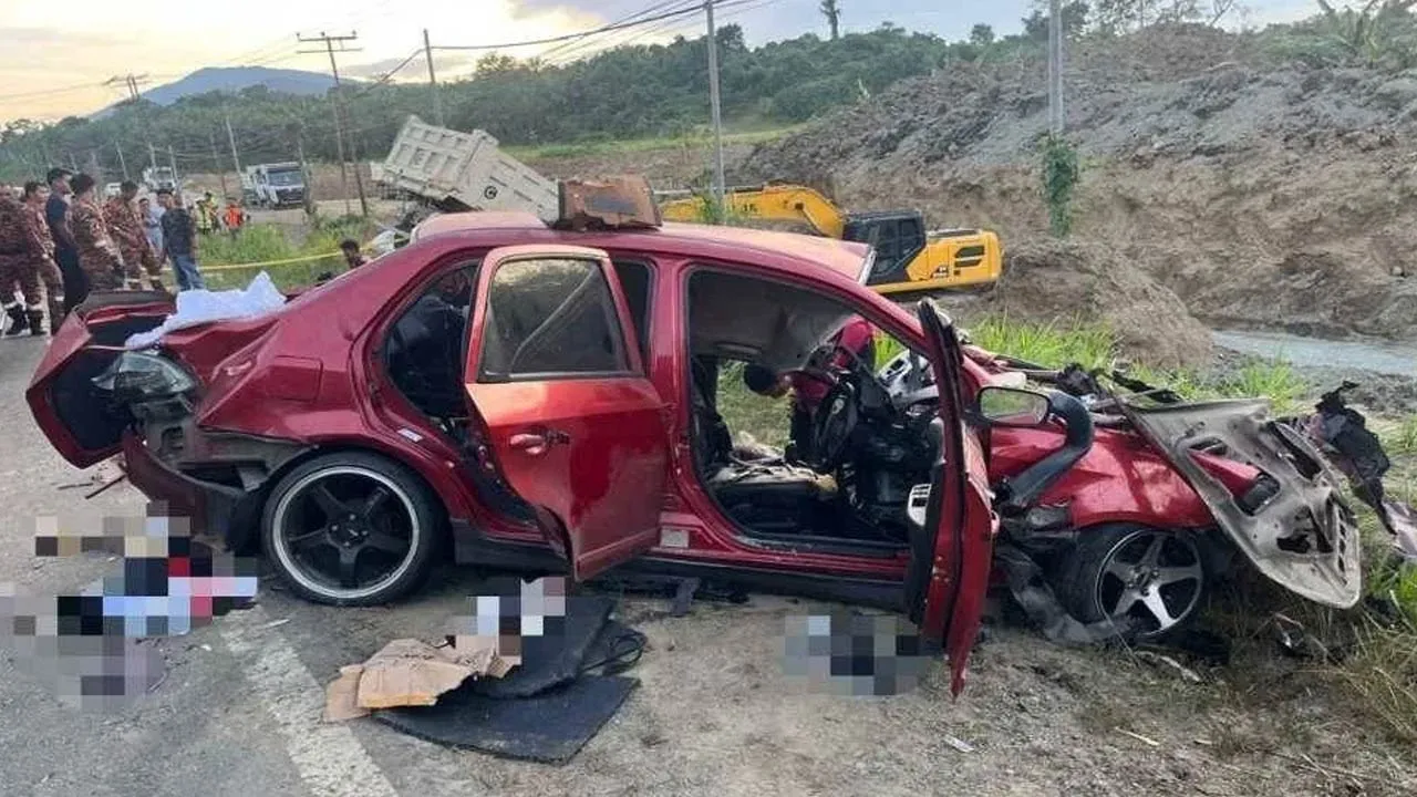 Dua maut kemalangan lima kenderaan Dua maut kemalangan lima kenderaan