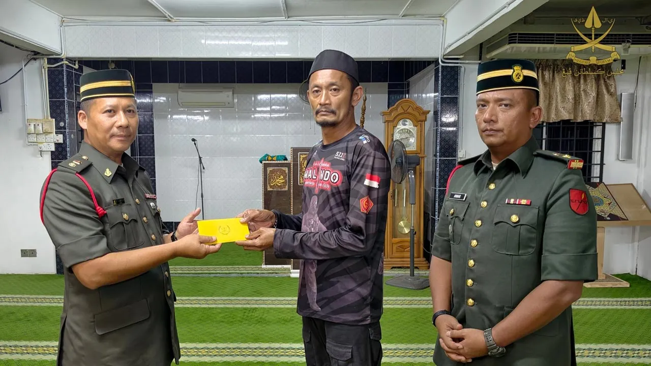 NEGERI SEMBILAN, 12 April 2026 - Kebawah Duli Paduka Baginda Sultan Pahang Al-Sultan Abdullah Ri’ayatuddin Al-Mustafa Billah Shah Ibni Al-Marhum Sultan Haji Ahmad Shah menzahirkan ucapan takziah dan dukacita kepada keluarga Allahyarham Muhammad Amirul Raziq Rosafindi, anggota tentera yang meninggal dunia di Hospital Sultan Haji Ahmad Shah (HoSHAS), Temerloh, Pahang semalam. -- FB Kesultanan Pahang