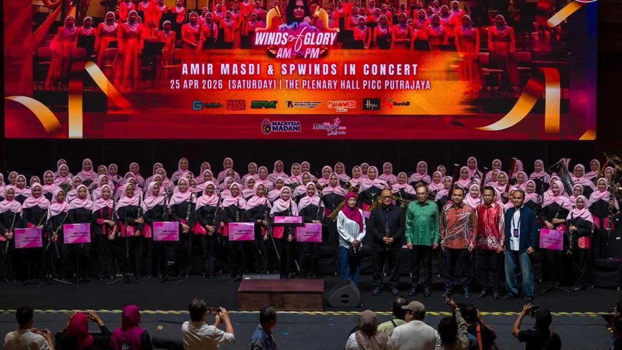 PM Anwar ketika menghadiri konsert “Winds of Glory” oleh pasukan orkestra SPWinds -- FB Anwar Ibrahim