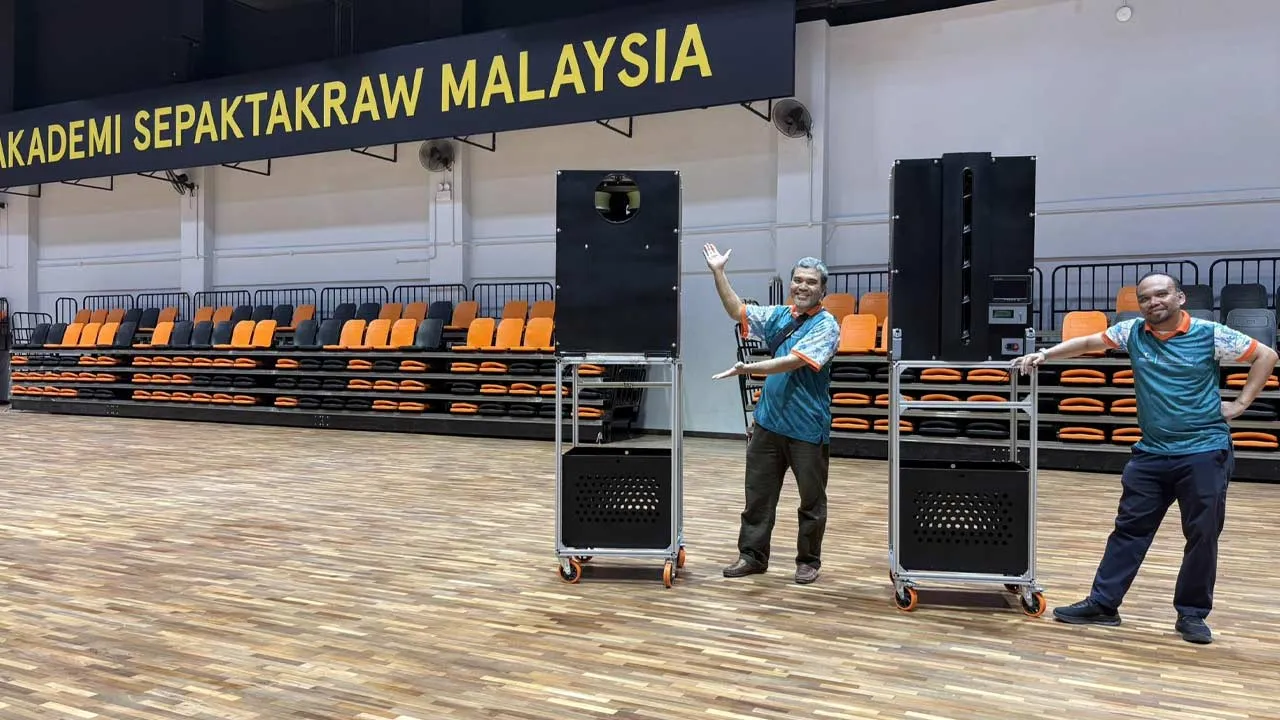 Kebiasaannya, kaedah latihan konvensional yang sering digunakan ketika ini melibatkan jurulatih memukul bola sepak takraw menggunakan raket tenis bagi mensimulasikan situasi permainan sebenar, walau bagaimanapun, kaedah tersebut mempunyai beberapa kekangan kerana kelajuan, arah dan trajektori bola sering menjadi tidak konsisten.