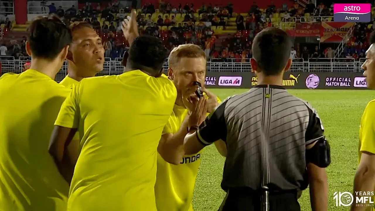 Liga Super: Pengadil tiup wisel awal, barisan kejurulatihan Selangor minta penjelasan -- stadiumastro