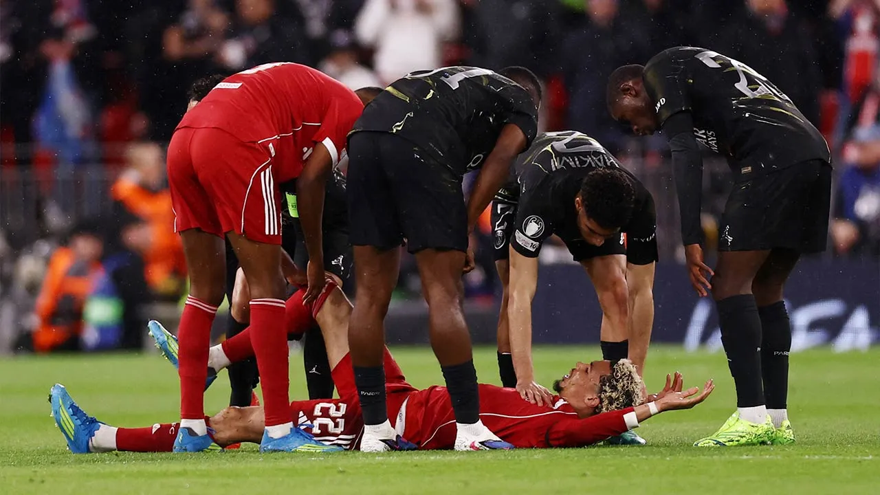 Soccer Football - UEFA Champions League - Quarter Final - Second Leg - Liverpool v Paris St Germain - Anfield, Liverpool, Britain - April 14, 2026 Liverpool's Hugo Ekitike reacts after sustaining an injury Action Images via Reuters/Lee Smith