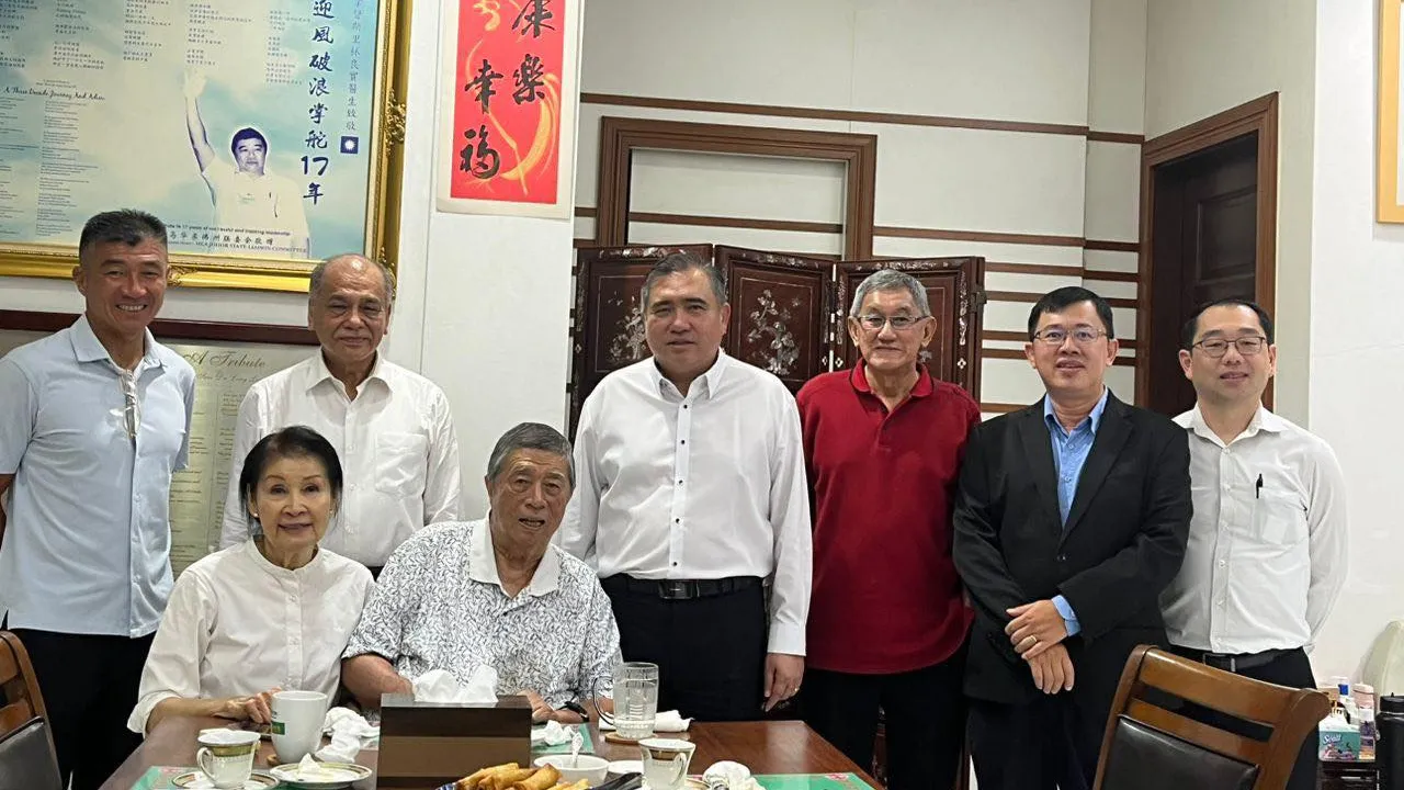 Tun Dr Ling Liong Sik devoted much of his life to the service of our nation. As the longest-serving Minister of Transport from 1986 to 2003, he laid important foundations for Malaysia’s transport infrastructure, including the development of Westport and the Port of Tanjung Pelepas (PTP)._FB  Anthony Loke Siew Fook