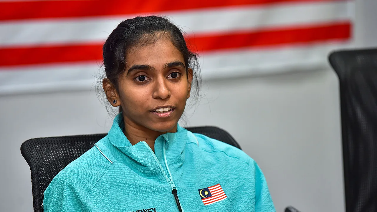 KUALA LUMPUR, 10 Julai -- Beregu utama negara, M. Thinaah bercakap kepada media pada sidang media mengenai kontrak baharu di Akademi Badminton Malaysia hari ini.  -- fotoBERNAMA (2025) HAK CIPTA TERPELIHARA