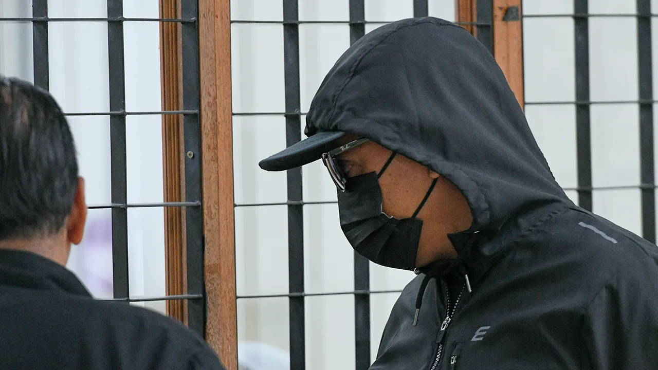 BUTTERWORTH, 22 April -- Seorang pegawai Bahagian Siasatan Jenayah Ibu Pejabat Polis Daerah (IPD) Seberang Perai Utara (SPU) mengaku tidak bersalah di Mahkamah Sesyen di sini hari ini atas dua pertuduhan menerima suapan berjumlah RM11,500.  Inspektor Mohd Firdaus Kamal, 39, didakwa memperoleh suapan RM5,000 dan RM6,500 daripada seorang individu sebagai dorongan untuk menyelesaikan kes yang disiasat di bawah Seksyen 6(1) Akta Pertaruhan 1953.  —fotoBERNAMA (2026) HAK CIPTA TERPELIHARA