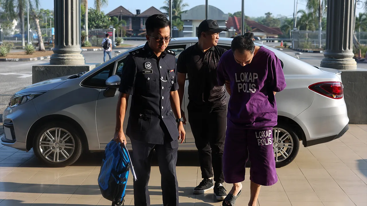 PASIR MAS, 16 April -- Seorang pengganggur hari ini mengaku tidak bersalah di Mahkamah Sesyen atas pertuduhan bersubahat melarikan seorang lelaki, tahun lepas.  Mohd Hairie Ab Rahman, 42, membuat pengakuan itu selepas pertuduhan terhadapnya dibacakan di hadapan Hakim Zulkpli Abdullah._BERNAMA