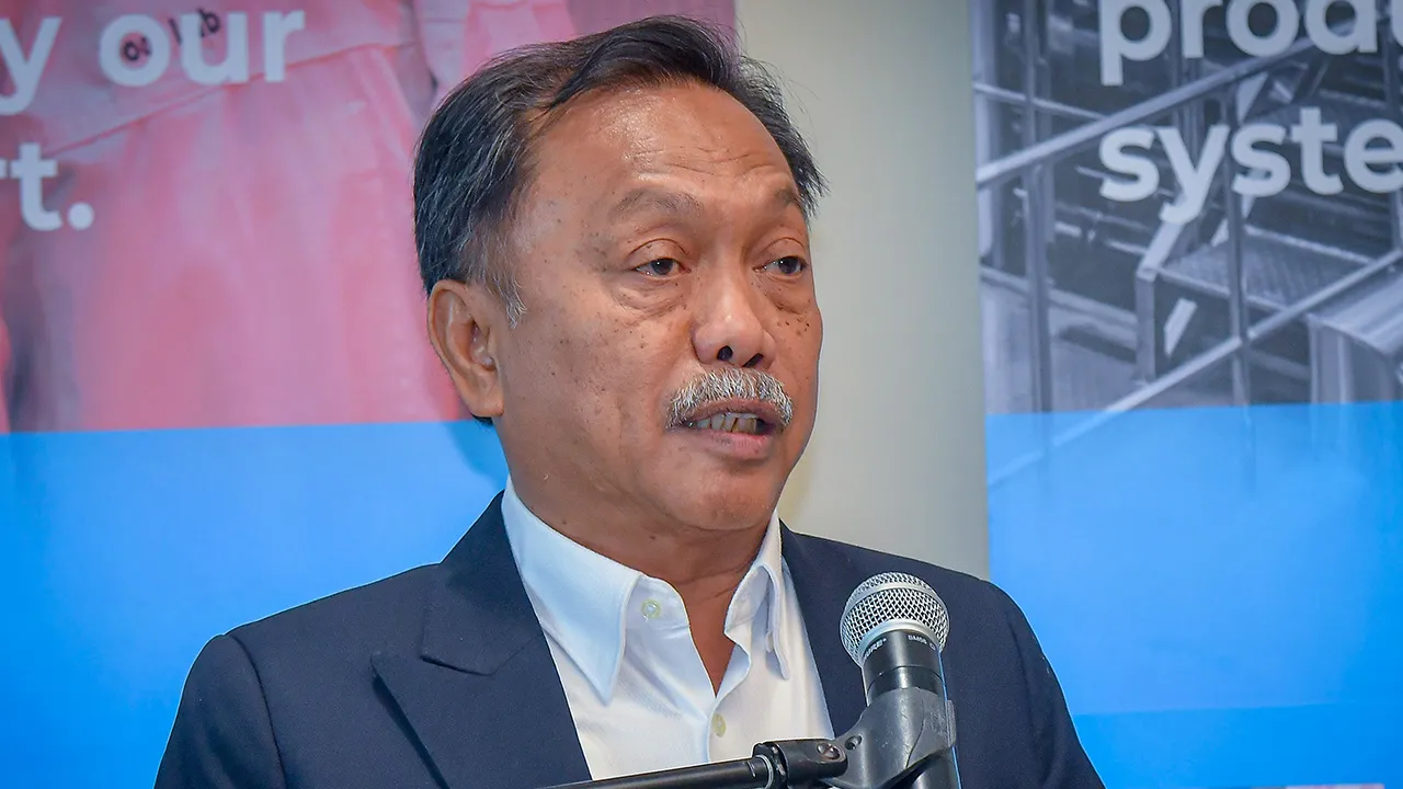 PULAU INDAH, 8 April -- Timbalan Menteri Sains, Teknologi dan Inovasi Datuk Mohammad Yusof Apdal berucap ketika hadir Majlis Pelancaran Bilik Pameran Mylky Way di Pure Mylk Sdn Bhd Pulau Indah Pelabuhan Klang hari ini.  -- fotoBERNAMA (2026) HAK CIPTA TERPELIHARA