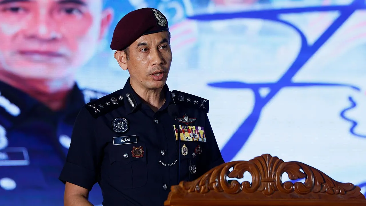 KUALA LUMPUR, 29 April -- Timbalan Ketua Polis Kuala Lumpur, Datuk Mohd Azani Omar berucap merasmikan Forum Generasi Anti Jenayah Siri 1 Peringkat Kuala Lumpur anjuran Institut Pembangunan Pendidikan Maju (MIED) dengan kerjasama Polis Kuala Lumpur dan sokongan dari Kementerian Pendidikan Malaysia (KPM) di Pusat Latihan Polis (PULAPOL), hari ini.  -- fotoBERNAMA (2026) HAK CIPTA TERPELIHARA