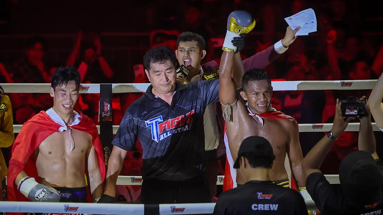 KUALA LUMPUR, 24 April -- Legenda Muay Thai Buakaw Banchamek terus membuktikan dirinya masih relevan di pentas antarabangsa apabila menewaskan pencabar dari China, Meng Gaofeng dalam aksi T-Fight All Star di Stadium Titiwangsa, malam ini.  --fotoBERNAMA (2026) HAK CIPTA TERPELIHARA