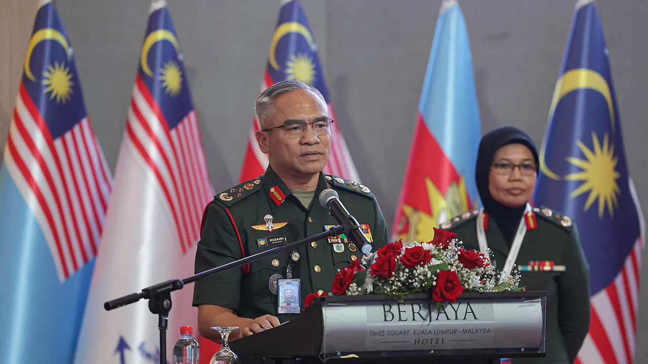 KUALA LUMPUR, April 8 -- Chief of Staff at the Malaysian Armed Forces Headquarters Lt Gen Datuk Seri Muhammad Huzaimi Sabri delivers his speech at the opening of the Malaysian Armed Forces International Symposium (MAFIS) 2026 today.  Also present Chairman of Women's Development Committee Brig Gen (Dr) Normah Samsuri._BERNAMA