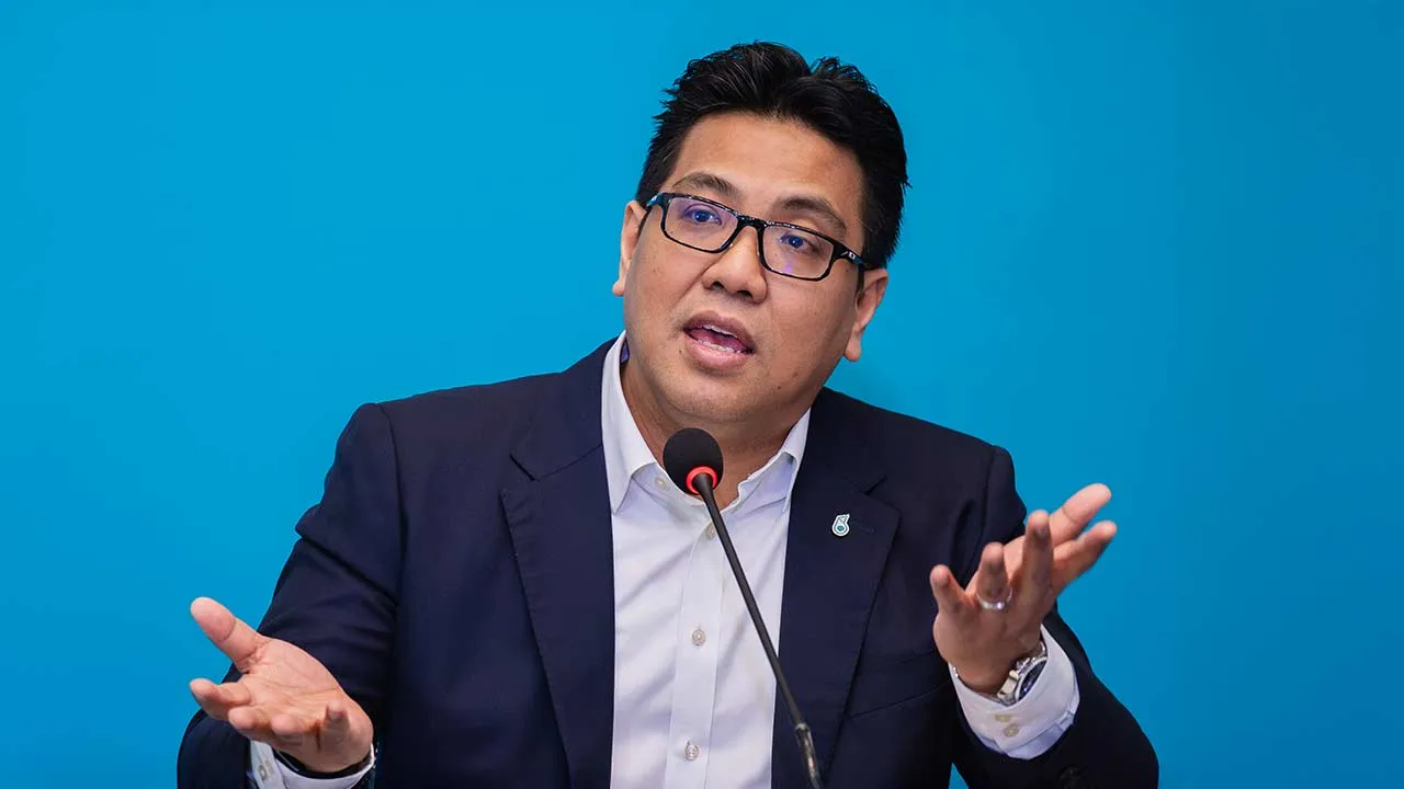 KUALA LUMPUR, 27 Feb -- Presiden dan Ketua Pegawai Eksekutif (CEO) Kumpulan Petronas, Tan Sri Tengku Muhammad Taufik Tengku Aziz, bercakap pada sidang media sempena Majlis Pengumuman Keputusan Kewangan Kumpulan Petronas 2025 di Menara Berkembar Petronas, hari ini.  --fotoBERNAMA (2026) HAK CIPTA TERPELIHARA  KUALA LUMPUR, Feb 27 — President and Group Chief Executive Officer of Petronas, Tan Sri Tengku Muhammad Taufik Tengku Aziz, speaks at a press conference held in conjunction with the Petronas Group Finan