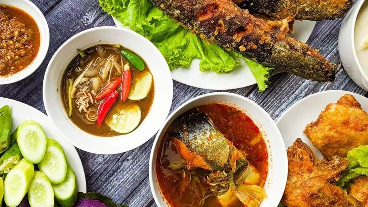 Pemilik perniagaan terkenal Restoran Nasi Ulam Cikgu di Kampung Kraftangan, di sini Rahaida Abdul Hamidmeninggal dunia selepas rebah ketika menunaikan solat Isyak di rumahnya, semalam -- FB Nasi ulam cikgu