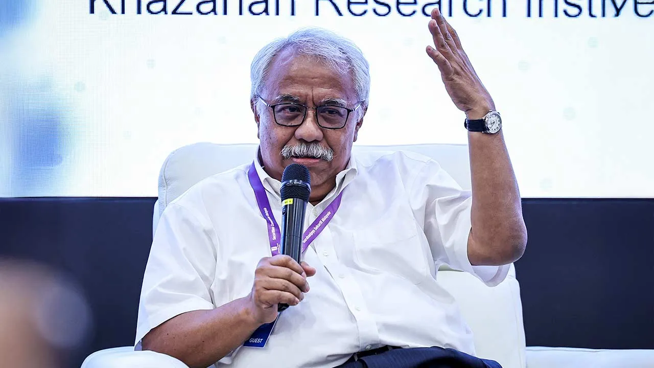 KUALA LUMPUR, April 21 -- Chairman of Khazanah Research Institute, Dr Nungsari Ahmad Radhi, speaks in a panel discussion on Deepening ASEAN Integration – From Trade to Finance at the SC-AMRI Regional Economic Outlook Seminar: ASEAN at a Crossroads, held at the Securities Commission Malaysia today.  --fotoBERNAMA (2026) COPYRIGHT RESERVED