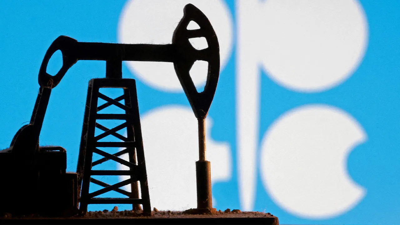 FILE PHOTO: A model of an oil pump is seen in front of the OPEC logo in this illustration taken January 9, 2026. REUTERS/Dado Ruvic/Illustration/File Photo
