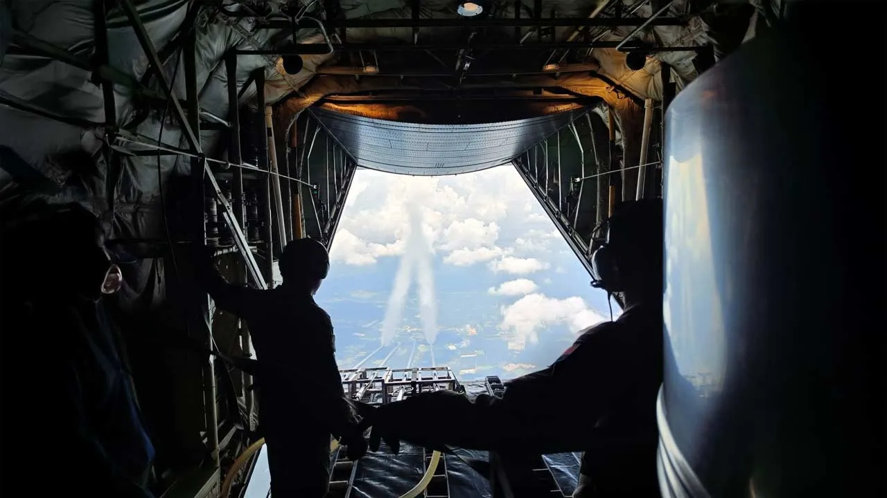 𝐋𝐚𝐩𝐨𝐫𝐚𝐧 𝐎𝐩𝐞𝐫𝐚𝐬𝐢 𝐏𝐞𝐦𝐛𝐞𝐧𝐢𝐡𝐚𝐧 𝐀𝐰𝐚𝐧 (𝐎𝐏𝐀) 𝐝𝐢 𝐌𝐞𝐥𝐚𝐤𝐚 𝐝𝐚𝐧 𝐉𝐨𝐡𝐨𝐫 Alhamdulillah, Operasi Pembenihan Awan (OPA) di Melaka dan Johor yang berlangsung dari 20 hingga 23 April 2026 telah selesai dilaksanakan. Operasi kali ini dilaksanakan di 8 empangan dan 2 loji rawatan air di negeri Melaka pada 20 hingga 21 April 2026, diikuti negeri Johor pada 22 hingga 23 April 2026.