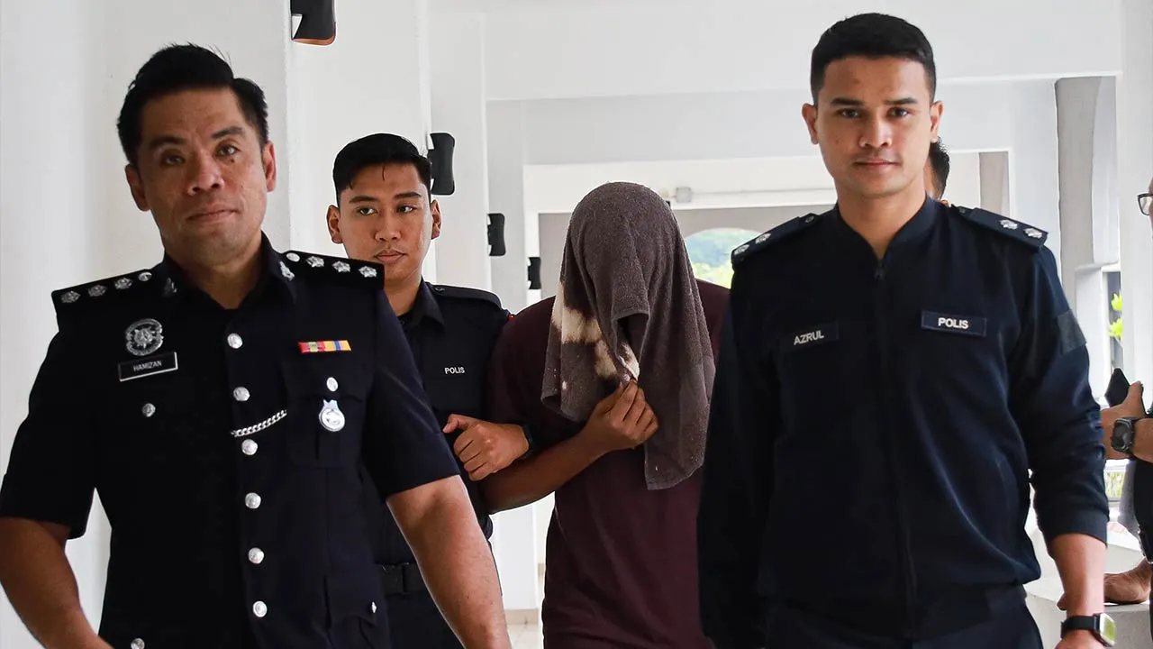 KUALA LUMPUR, 10 April -- Seorang penghuni sebuah rumah kebajikan kanak-kanak mengaku tidak bersalah di Mahkamah Majistret Selayang hari ini atas empat pertuduhan melakukan amang seksual fizikal, bukan fizikal serta persetubuhan luar tabii terhadap seorang kanak-kanak lelaki.  Remaja lelaki berusia 17 tahun itu membuat pengakuan tersebut selepas kesemua pertuduhan terhadapnya dibacakan di hadapan Majistret Mahmoodah VM Abdul Latif.