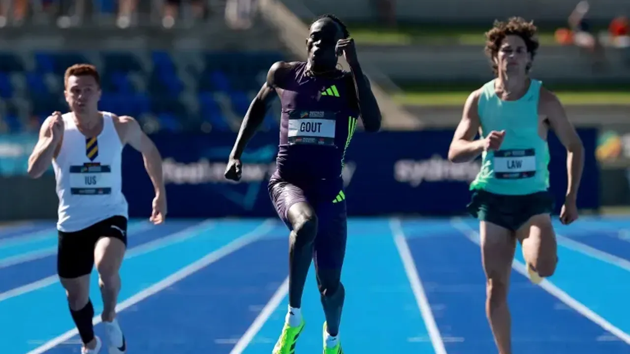 Pelari pecut Australia, Gout Gout, terus mencipta sensasi apabila mencatatkan 19.67 saat (s) untuk memenangi gelaran 200 meter (m) dalam Kejohanan Olahraga Australia di Taman Olimpik Sydney semalam.