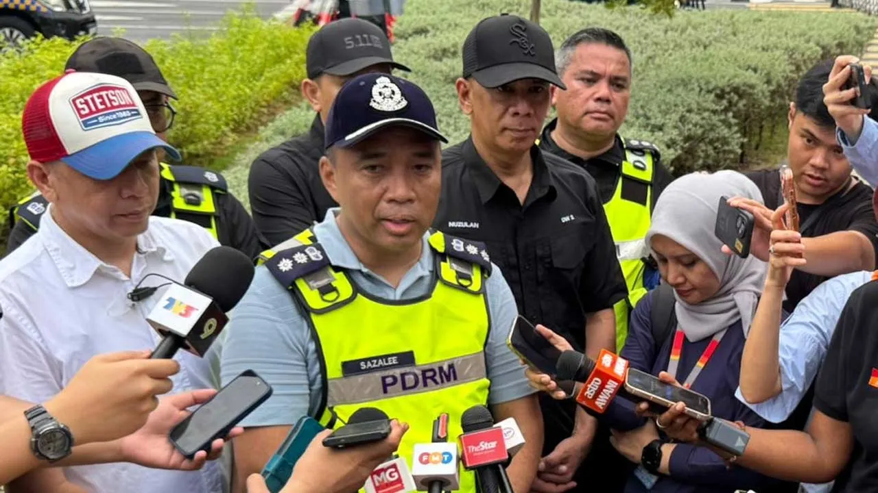 Perhimpunan, Rafizi Ramli, Azam Baki