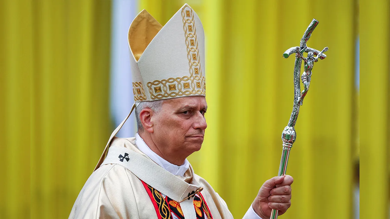 Pope Leo XIV arrives to lead a holy Mass for peace and justice at Bamenda airport in Bamenda, Cameroon, April 16, 2026. REUTERS/Guglielmo Mangiapane TPX IMAGES OF THE DAY