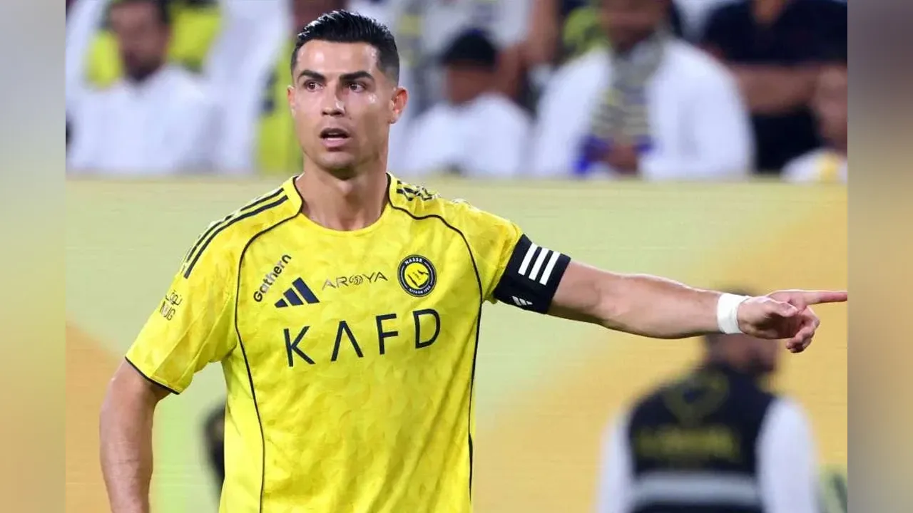 KECERGASAN luar biasa bintang Al-Nassr, Cristiano Ronaldo pada usia 40-an bukan satu kebetulan, sebaliknya ia adalah hasil disiplin diet yang sangat ketat dan teliti.  Terbaharu, bekas cef peribadinya, Giorgio Barone mendedahkan rahsia di sebalik rutin pemakanan pemenang Ballon d'Or lima kali itu termasuk punca utama mengapa Ronaldo mengelak daripada meminum susu lembu.