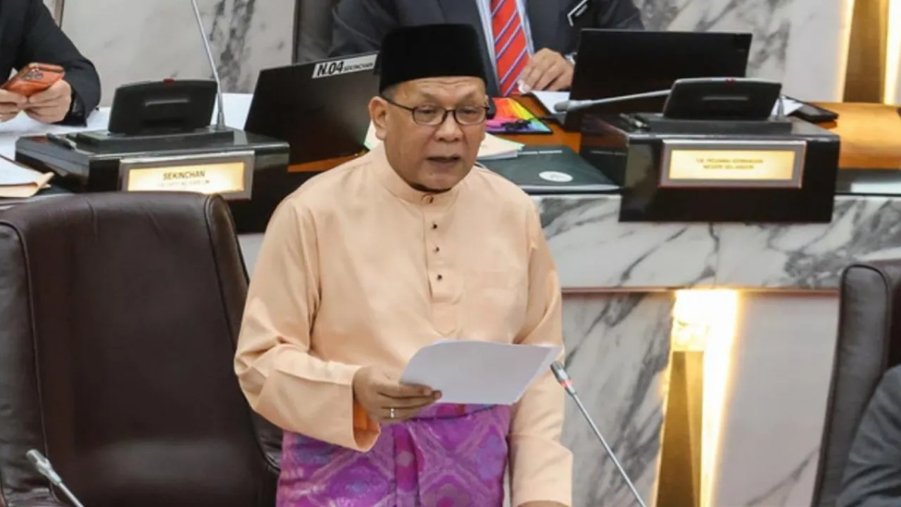 SHAH ALAM, 24 April (Bernama) -- Sebanyak 209 kes kecurian air direkodkan di Selangor sepanjang tahun lepas, sidang Dewan Undangan Negeri (DUN) dimaklumkan hari ini. Exco Infrastruktur dan Pertanian negeri Datuk Izham Hashim berkata daripada jumlah itu, kecurian melibatkan akaun komersial dikenal pasti sebagai tertinggi dengan 184 kes, manakala selebihnya adalah kes melibatkan akaun domestik.
