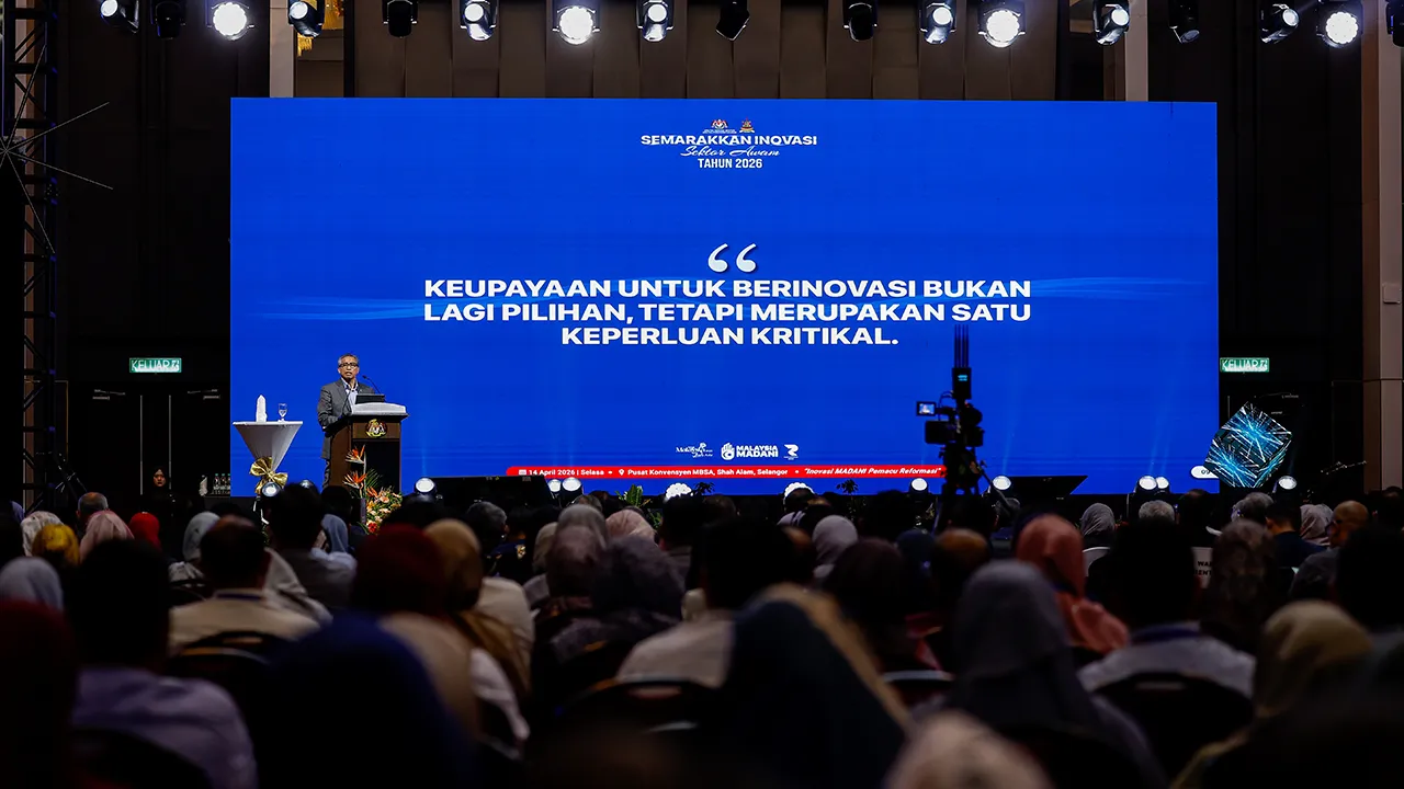 SHAH ALAM, 14 April -- Ketua Setiausaha Negara Tan Sri Shamsul Azri Abu Bakar menyampaikan ucapan pada Program Semarakkan Inovasi Sektor Awam Tahun 2026 di Pusat Konvensyen Majlis Bandaraya Shah Alam (MBSA) hari ini.  -- fotoBERNAMA (2026) HAK CIPTA TERPELIHARA