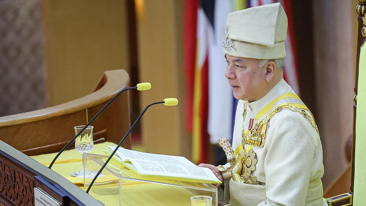 IPOH, 14 April -- Sultan Perak Sultan Nazrin Shah berkenan menyampaikan titah pada perasmian Istiadat Pembukaan Rasmi Tahun Keempat Persidangan Dewan Undangan Negeri (DUN) Perak Ke-15 di Bangunan Perak Darul Ridzuan hari ini.  --fotoBERNAMA (2026) HAK CIPTA TERPELIHARA
