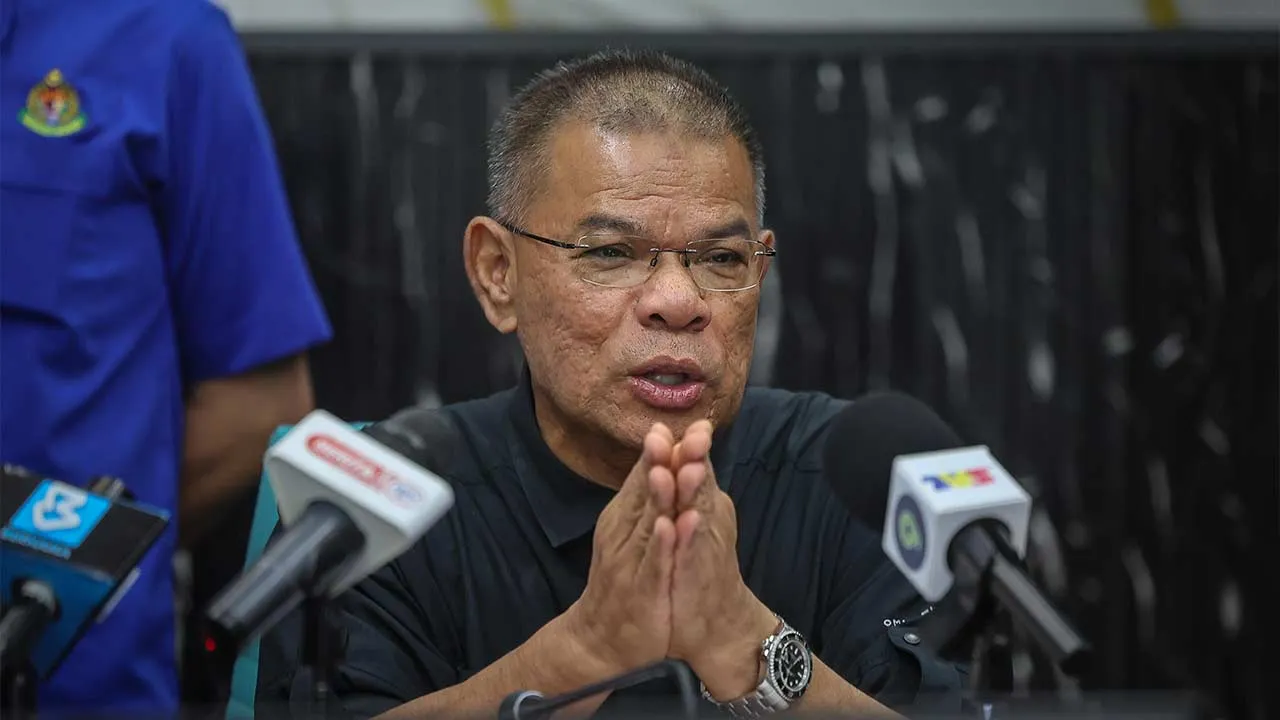 PENGKALAN HULU, 12 April -- Menteri Dalam Negeri Datuk Seri Saifuddin Nasution Ismail menjawab pertanyaan media selepas mengadakan lawatan kerja sempena pemantauan operasi kawalan sempadan di pintu masuk Malaysia-Thailand di Kompleks Imigresen, Kastam, Kuarantin dan Keselamatan (ICQS) Bukit Berapit hari ini.  --fotoBERNAMA (2026) HAK CIPTA TERPELIHARA