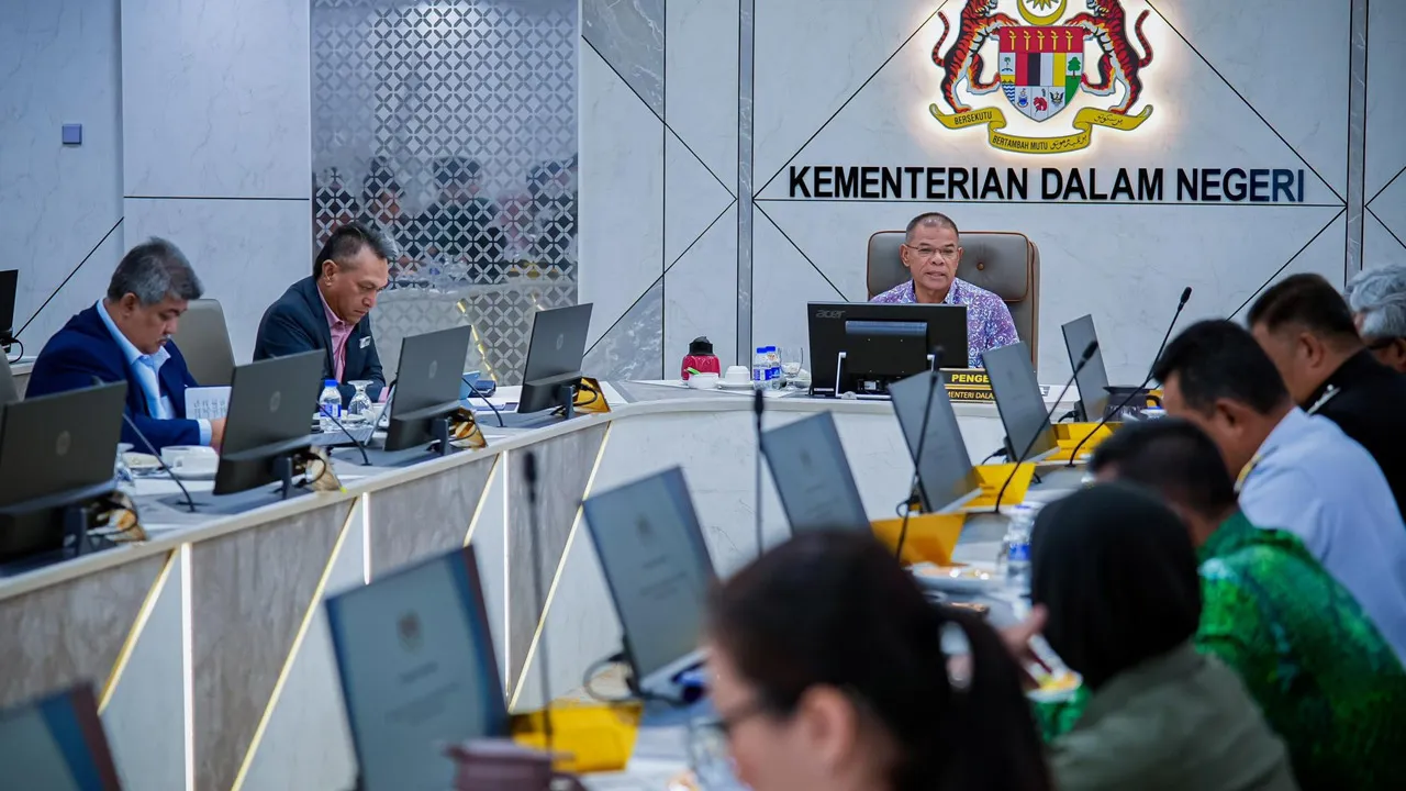 Mesyuarat Jawatankuasa Kerja Kluster Keselamatan Pengurusan Pelarian dan Pemohon Suaka Bil. 1/2026 bagi meneliti semula pendekatan negara dalam mengurus isu pelarian dan pemohon suaka yang semakin mencabar serta memerlukan perhatian berterusan. FB Saifuddin Nasution Ismail