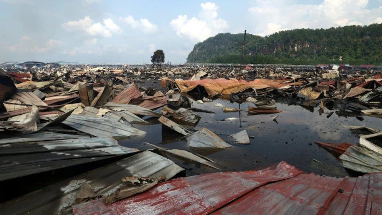 KOTA KINABALU, 22 April (Bernama) -- Perdana Menteri Datuk Seri Anwar Ibrahim dijadualkan mengadakan lawatan ke Sabah hari ini bagi meninjau sendiri situasi kebakaran besar di Kampung Bahagia, Sandakan yang meranapkan 1,000 rumah pada Ahad lepas.