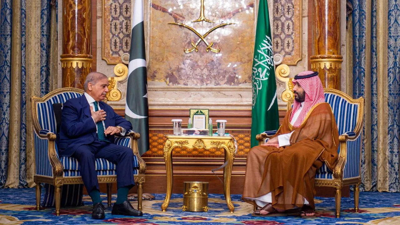 Saudi Crown Prince Mohammed bin Salman meets with Pakistan's Prime Minister Shehbaz Sharif in Jeddah, Saudi Arabia, April 15, 2026._REUTERS