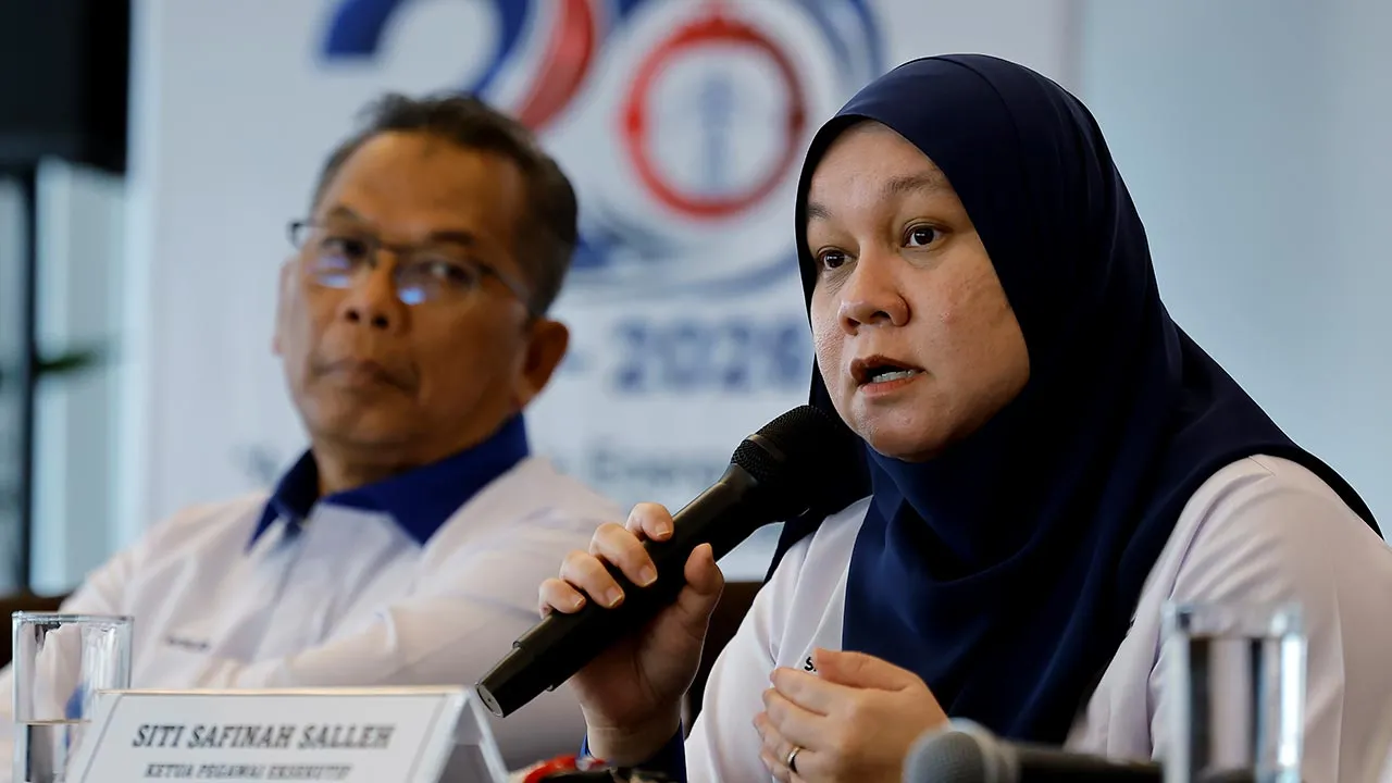 PUTRAJAYA, 1 April -- Ketua Pegawai Eksekutif Suruhanjaya Tenaga Siti Safinah Salleh pada sesi taklimat media mengenai Semakan Kawal Selia Tahunan Suruhanjaya Tenaga (STARR) hari ini.  --fotoBERNAMA (2026) HAK CIPTA TERPELIHARA