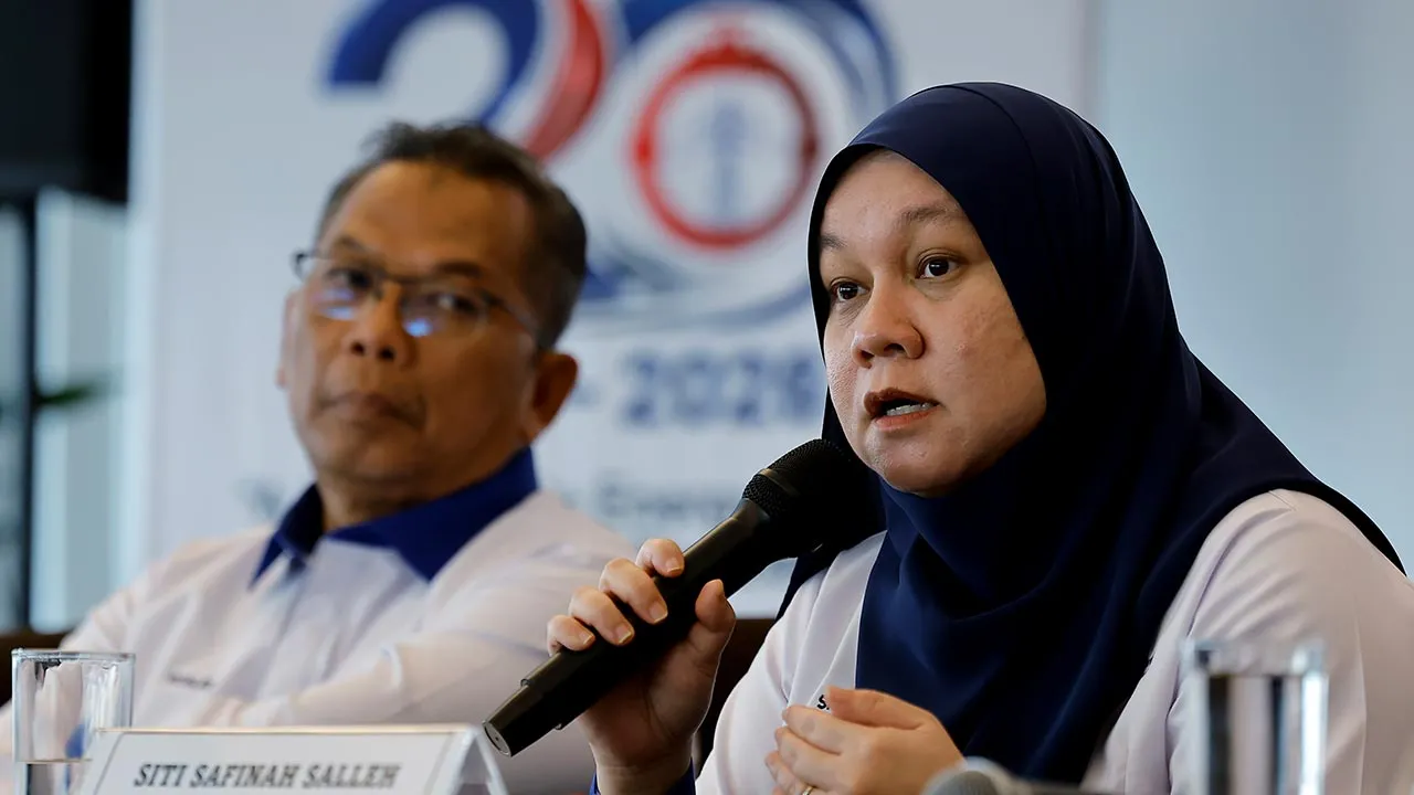 PUTRAJAYA, 1 April -- Ketua Pegawai Eksekutif Suruhanjaya Tenaga Siti Safinah Salleh pada sesi taklimat media mengenai Semakan Kawal Selia Tahunan Suruhanjaya Tenaga (STARR) hari ini.  --fotoBERNAMA (2026) HAK CIPTA TERPELIHARA