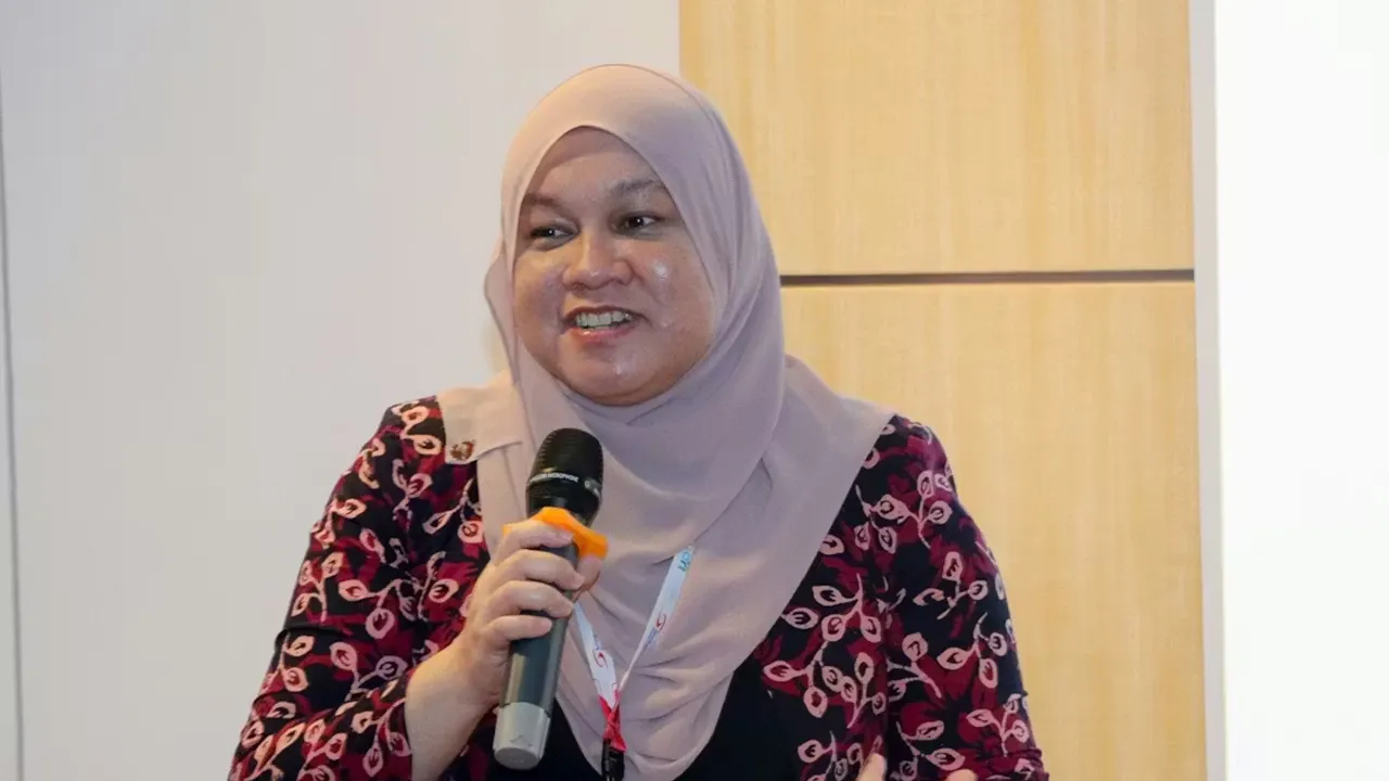 Siti Safinah Salleh speaks at the welcoming ceremony organised by the Energy Commission as the regulator's new chief executive officer. Image: Suruhanjaya Tenaga / Facebook