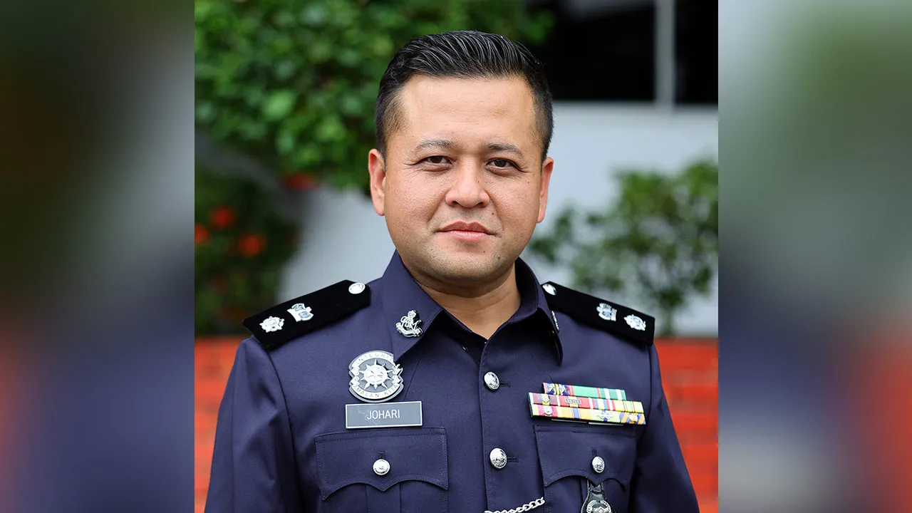 PORT DICKSON, 8 Dis -- Ketua Polis Daerah Nilai baharu Superintenden Johari Yahya pada Majlis Hi-Tea bersama Media di Mess Greysands Polis Diraja Malaysia (PDRM) Port Dickson hari ini.  --fotoBERNAMA (2025) HAK CIPTA TERPELIHARA