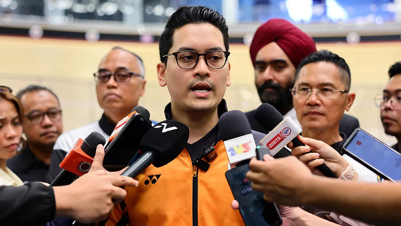 NILAI, 10 April -- Menteri Belia dan Sukan Mohammed Taufiq Johari ketika ditemui media selepas mengadakan lawatan di velodrom bersempena Kejohanan UCI Track World Cup hari ini.  --fotoBERNAMA (2026) HAK CIPTA TERPELIHARA