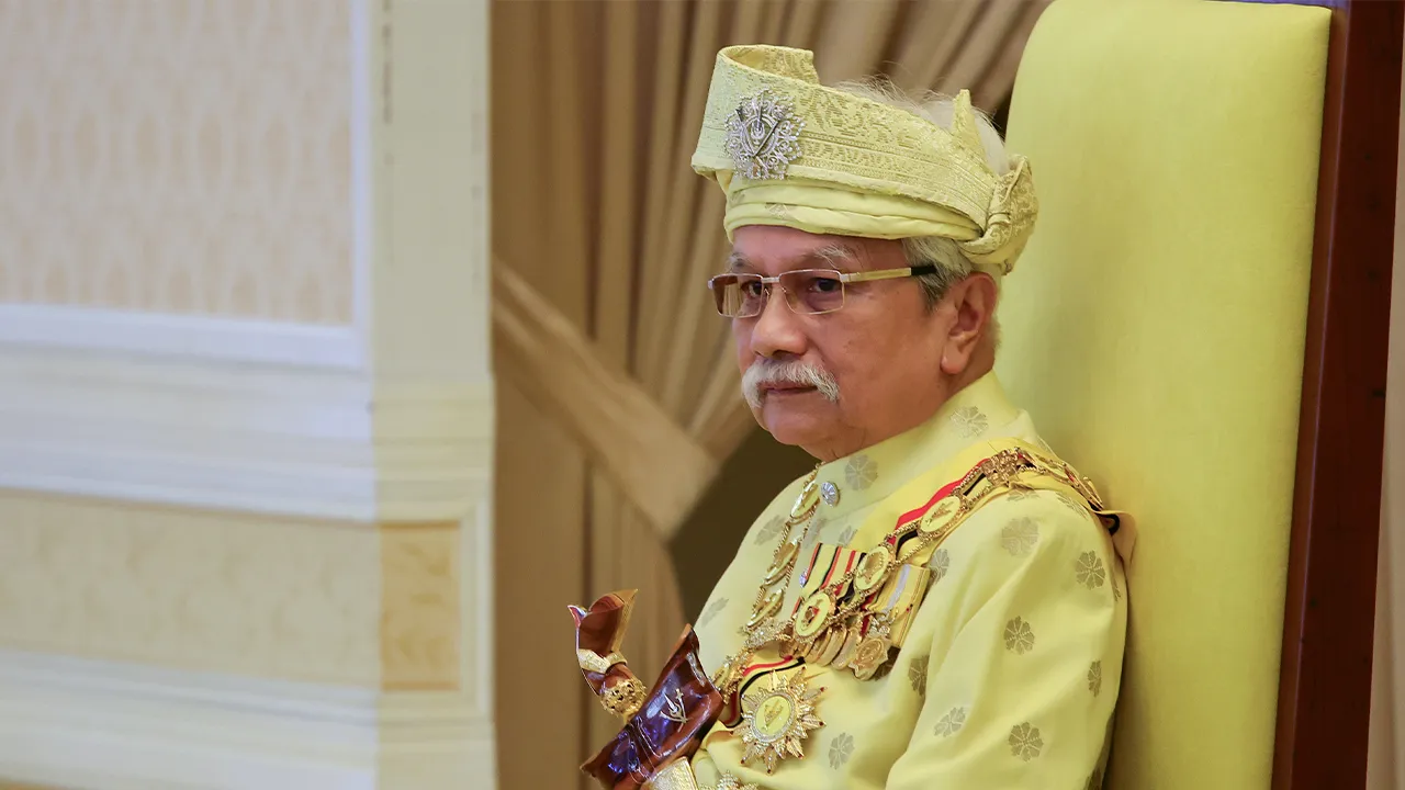 KUALA PILAH, 14 Jan -- Yang Dipertuan Besar Negeri Sembilan Tuanku Muhriz Tuanku Munawir berkenan berangkat pada Istiadat Pengurniaan Darjah Kebesaran, Bintang dan Pingat bersempena Hari Keputeraan baginda ke-78 di Istana Besar Seri Menanti hari ini.  --fotoBERNAMA (2026) HAK CIPTA TERPELIHARA