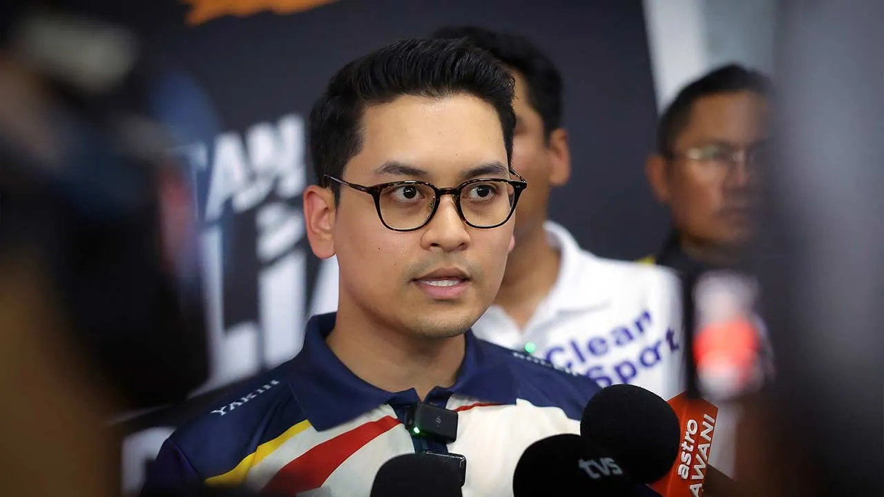 KUCHING, 27 April -- Menteri Belia dan Sukan Dr Mohammed Taufiq Johari bercakap kepada pemberita selepas menghadiri Program Kembara Inspirasi Belia Akar Umbi (KIBAR) Zon Borneo Sarawak di Kampung Semeba dekat sini, hari ini.  -- fotoBERNAMA (2026) HAK CIPTA TERPELIHARA