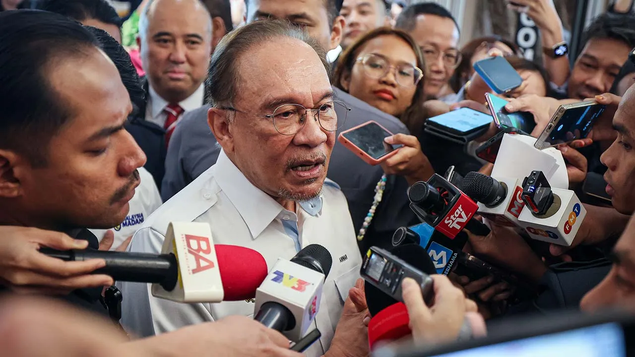KUALA LUMPUR, 28 April -- Perdana Menteri Datuk Seri Anwar Ibrahim menjawab pertanyaan media selepas majlis Temu Anwar dan majlis peluncuran pembinaan bangunan baharu Universiti UCSI hari ini.  --fotoBERNAMA (2026) HAK CIPTA TERPELIHARA