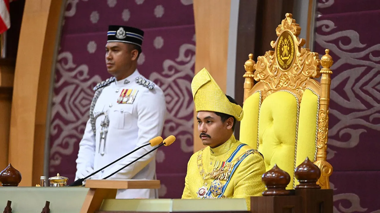 KUALA TERENGGANU, 20 April -- Pemangku Raja Terengganu Tengku Muhammad Ismail berkenan bertitah pada Istiadat Pembukaan Persidangan Penggal Keempat Dewan Undangan Negeri (DUN) ke-15 di Wisma Darul Iman hari ini.  --fotoBERNAMA (2026) HAK CIPTA TERPELIHARA