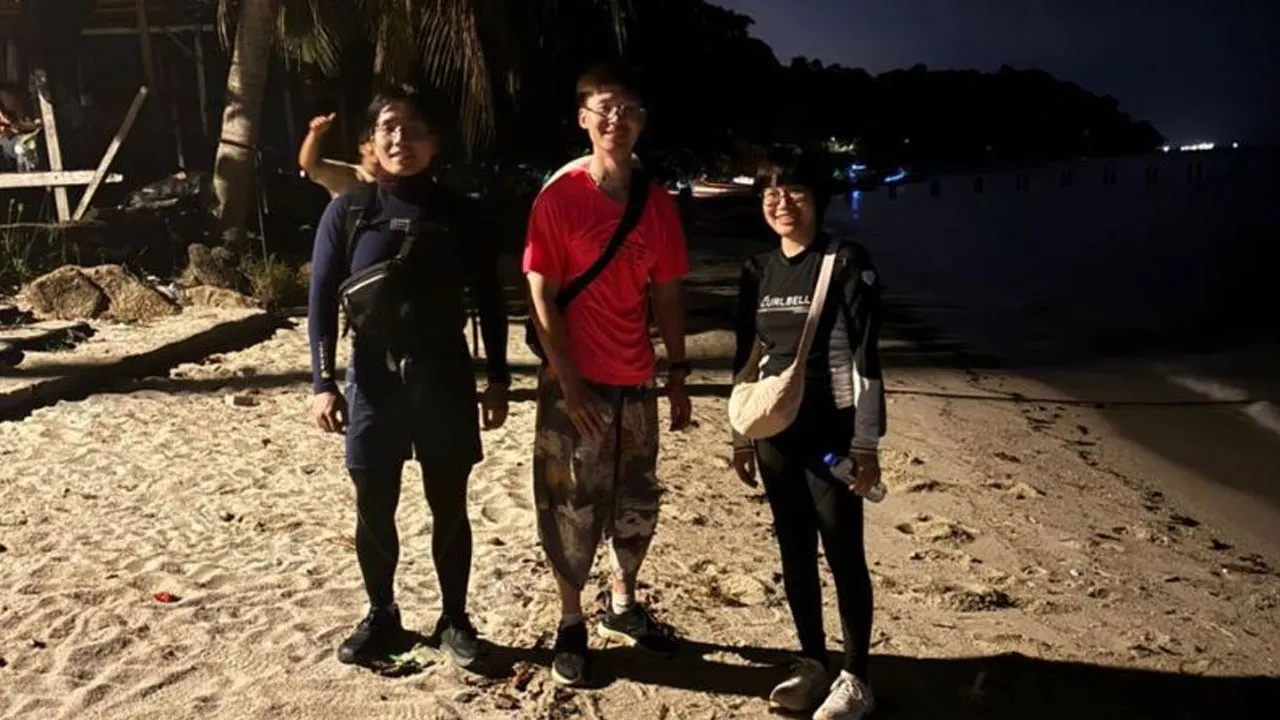 Tiga pelancong warga Vietnam yang tersesat dalam hutan ketika melakukan aktiviti pendakian di Gertak Sanggul, di sini semalam ditemukan dalam keadaan selamat. Foto JBPM