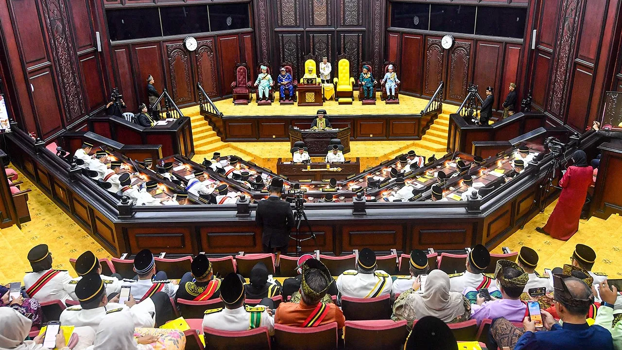 SEREMBAN, 24 April -- Yang Dipertuan Besar Negeri Sembilan Tuanku Muhriz Tuanku Munawir berkenan bertitah pada Perasmian Persidangan Pertama (Perasmian) Penggal Ketiga Dewan Undangan Negeri (DUN) Negeri Sembilan Ke-15 hari ini.  --fotoBERNAMA (2025) HAK CIPTA TERPELIHARA