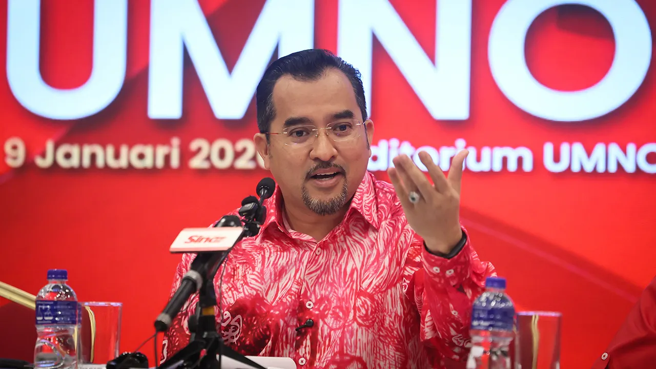 KUALA LUMPUR, 9 Jan -- Setiausaha Agung UMNO, Datuk Dr. Asyraf Wajdi Dusuki bercakap pada sidang media sempena Perhimpunan Agung UMNO 2025 di Menara Dato Onn, Pusat Dagangan Dunia Kuala Lumpur (WTCKL) hari ini.  --fotoBERNAMA (2026) HAK CIPTA TERPELIHARA