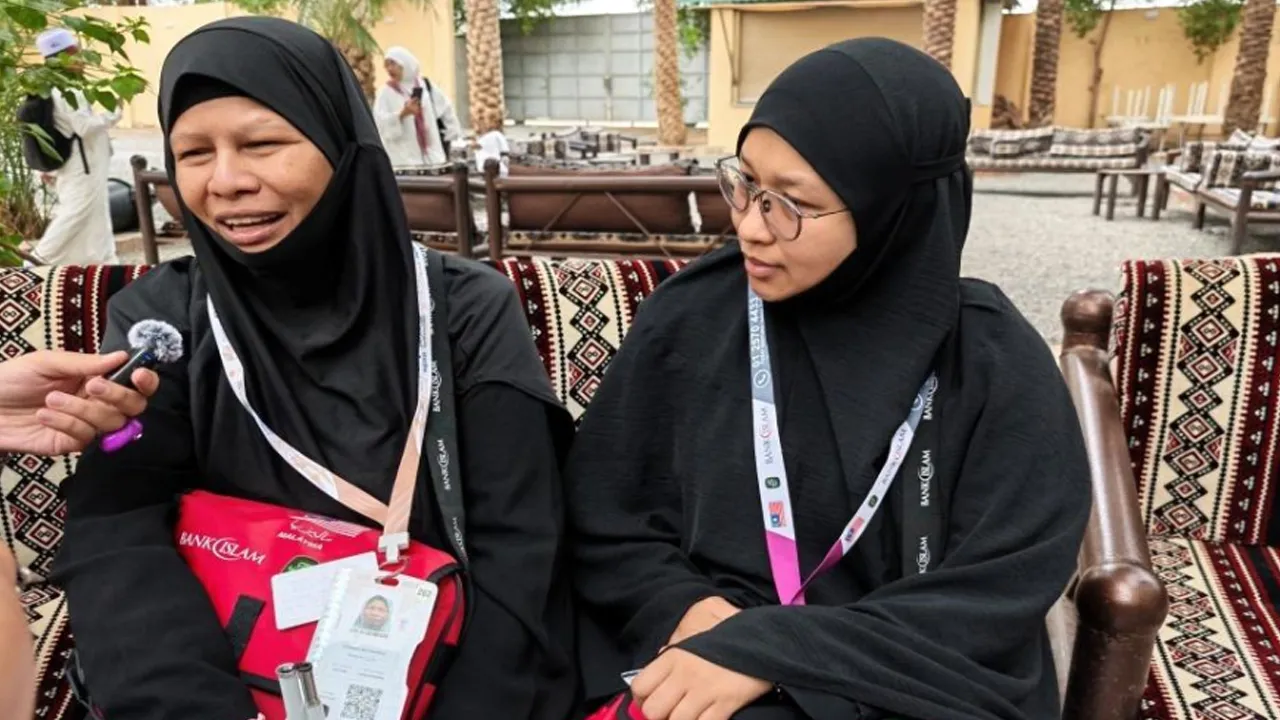 MADINAH, 22 April (Bernama) -- Keikhlasan menjaga ibu dengan penuh kasih sayang meskipun dengan keterbatasan dirinya yang merupakan orang kurang upaya (OKU) penglihatan sejak kecil, mungkin menjadi "asbab" untuk Siti Hadijah Abu Bakar dipilih menjadi tetamu Allah pada musim haji kali ini.