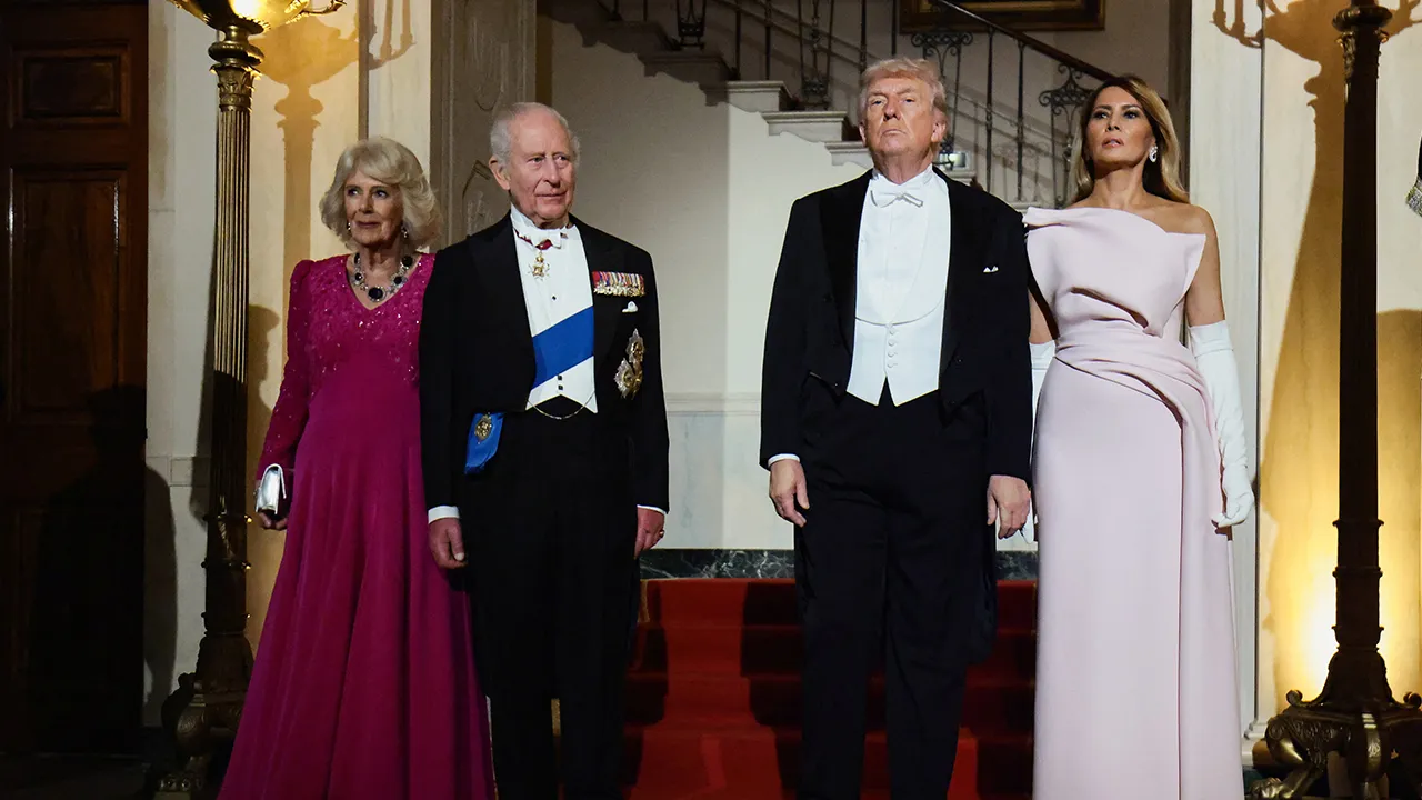 U.S. President Donald Trump, first lady Melania Trump, Britain's King Charles and Queen Camila pose in front of the Grand Staircase prior to a state dinner at the White House in Washington, D.C., U.S., April 28, 2026. REUTERS/Evelyn Hockstein