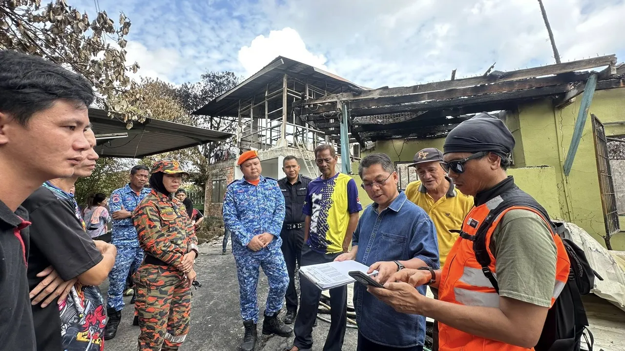 LAWATAN RASMI YB DATUK TS. MUSTAPHA SAKMUD KE TEMPAT KEJADIAN KEBAKARAN DI KAMPUNG GUDON,MANGGATAL,KOTA KINABALU | ISNIN | 30 MAC 2026 